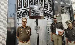 SSP का एक्शन- गैंगस्टर के 25 लाख के दो मंजिला मकान को किया जब्त SSP का एक्शन- गैंगस्टर के 25 लाख के दो मंजिला मकान को किया जब्त