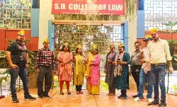 एसडी कॉलेज आफ लॉ में होली की धूम- खूब उड़ा रंग एवं गुलाल एसडी कॉलेज आफ लॉ में होली की धूम- खूब उड़ा रंग एवं गुलाल