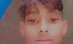 सड़क पर खड़ी DCM से टकराई बाइक- एक युवक की मौत दूसरा गंभीर