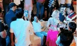 होली मिलन समारोह में बरसे नोट छलके जाम- विदेशी डांसरों के लगे ठुमके