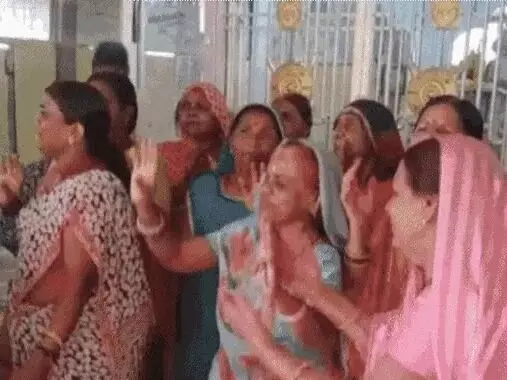 भोजशाला का ASI सर्वे- हिंदू पक्ष ने की पूजा- किया हनुमान चालीसा पाठ