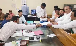 BJP प्रत्याशी के तौर पर केंद्रीय मंत्री डॉ संजीव बालियान ने भरा पर्चा BJP प्रत्याशी के तौर पर केंद्रीय मंत्री डॉ संजीव बालियान ने भरा पर्चा