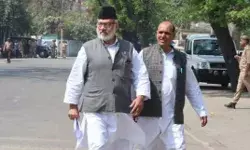 सपा में बगावत का झंडा बुलंद कर मैदान मे कूदे आसिम राजा ने किया नामांकन सपा में बगावत का झंडा बुलंद कर मैदान मे कूदे आसिम राजा ने किया नामांकन