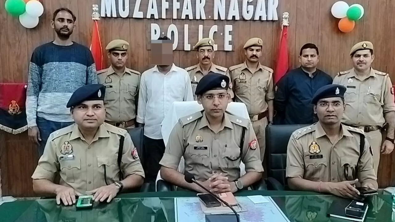 नशा तस्कर गिरफ्तार-4 लाख की नशीली दवाइयां बरामद- गाड़ी में ले जा रहा.. नशा तस्कर गिरफ्तार-4 लाख की नशीली दवाइयां बरामद- गाड़ी में ले जा रहा..
