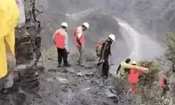 नेशनल हाईवे पर हादसा- 300 फीट गहरी खाई में गिरी टैक्सी- 10 की मौत नेशनल हाईवे पर हादसा- 300 फीट गहरी खाई में गिरी टैक्सी- 10 की मौत