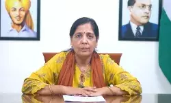 अर्धांगिनी ने संभाली कमान- केजरीवाल को आशीर्वाद कैंपेन लॉन्च