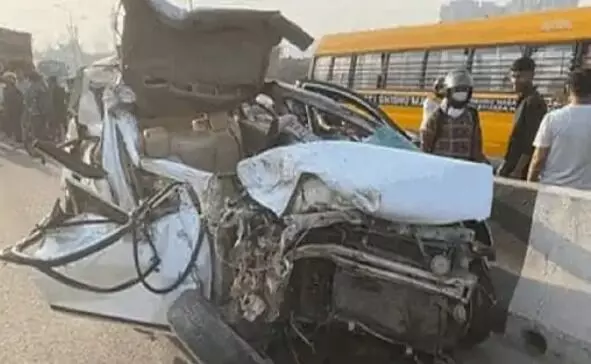 एक्सप्रेस वे पर डंपर में घुसी स्कूली वैन- ड्राइवर की मौत,कई बच्चे घायल एक्सप्रेस वे पर डंपर में घुसी स्कूली वैन- ड्राइवर की मौत,कई बच्चे घायल