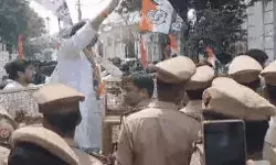 राजधानी में कांग्रेसियों का प्रदर्शन- पीएम का पुतला जलाने का प्रयास