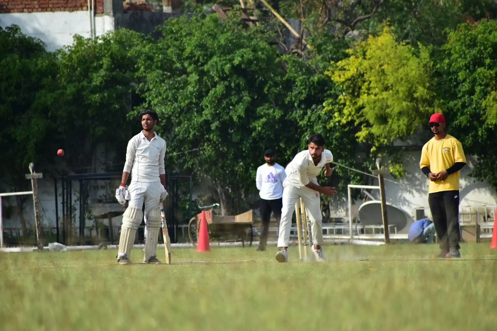 बी.कॉम की क्रिकेट टीम ने एम.बी.ए. की क्रिकेट टीम को किया परास्त