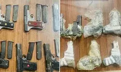 चार हथियार तस्कर गिरफ्तार, नौ पिस्तौल की बरामद चार हथियार तस्कर गिरफ्तार, नौ पिस्तौल की बरामद