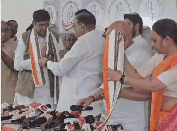 साइकिल से उतरे वरिष्ठ सपा नेता ने थामा कांग्रेस का हाथ- हुए पार्टी में शामिल साइकिल से उतरे वरिष्ठ सपा नेता ने थामा कांग्रेस का हाथ- हुए पार्टी में शामिल