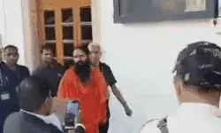 कोर्ट की लताड़ के बाद पेशी के लिए सुप्रीम कोर्ट पहुंचे योगगुरु रामदेव