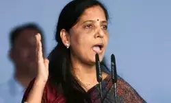 फुल एक्शन में आई सुनीता केजरीवाल- आवास पर ली MLA की बैठक