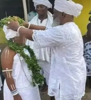 12 साल की लड़की से 63 साल के मजहबी नेता ने रचाई शादी- मचा बवाल 12 साल की लड़की से 63 साल के मजहबी नेता ने रचाई शादी- मचा बवाल