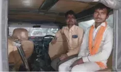 बिजली के खंभे से केबिल खिंचवाने के विवाद में महिला का मर्डर बिजली के खंभे से केबिल खिंचवाने के विवाद में महिला का मर्डर