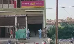 CBI की रेड- PNB मैनेजर किसान से रिश्वत लेते गिरफ्तार CBI की रेड- PNB मैनेजर किसान से रिश्वत लेते गिरफ्तार