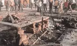 ढाबे के अंदर चिंगारी से लगी आग- गैस सिलेंडर फटने से युवक की मौत