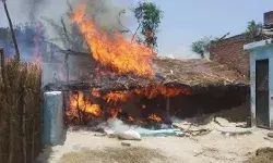 ननिहाल आया मासूम झोपड़ी में लगी आग में जिंदा जला- सामान के साथ हुआ खाक