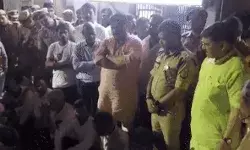 भाजपाइयों का थाने पर बवाल- दरोगा का कॉलर पकड़ने का प्रयास