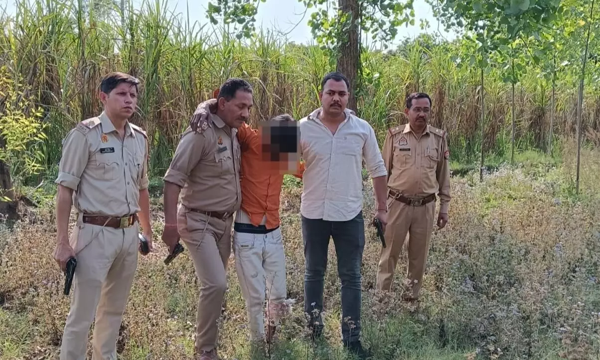 एनकाउंटर में पुलिस की गोली से लूटेरा हुआ घायल-लूट की गाड़ी व शस्त्र बरामद एनकाउंटर में पुलिस की गोली से लूटेरा हुआ घायल-लूट की गाड़ी व शस्त्र बरामद