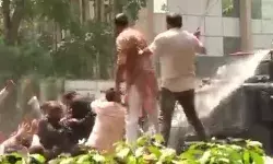 केजरीवाल के इस्तीफा को लेकर भाजपाइयों का बवाल- वाटर कैनन का इस्तेमाल