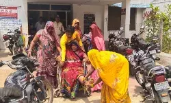 सरकारी व्हीलचेयर पर प्राइवेट केंद्र पर मरीज का एक्स-रे