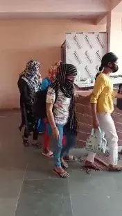 ओयो होटल में सजी मिली सेक्स की मंडी- एक से दो हजार में लड़कियों का सौदा