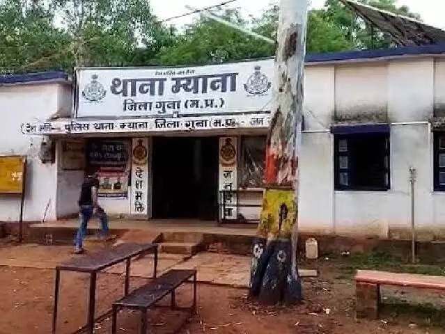युवक की गोली मारकर हत्या-बेटी के कंधे में भी लगे छर्रे-मचा कोहराम युवक की गोली मारकर हत्या-बेटी के कंधे में भी लगे छर्रे-मचा कोहराम