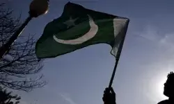 सैन्यकर्मी पर छापेमारी से नाराज जवानों ने घेरा थाना- पुलिस वालों को बनाया बंधक सैन्यकर्मी पर छापेमारी से नाराज जवानों ने घेरा थाना- पुलिस वालों को बनाया बंधक