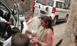 ठाकुरों का BJP विरोध जारी- प्रदीप चौधरी की पत्नी को देख लगाए विरोधी नारे