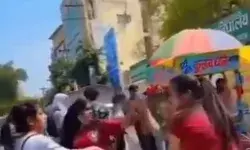 पापा की परी आपस में भिड़ी- सड़क बनी जंग का अखाड़ा- हुई ढिशुम ढिशुम पापा की परी आपस में भिड़ी- सड़क बनी जंग का अखाड़ा- हुई ढिशुम ढिशुम