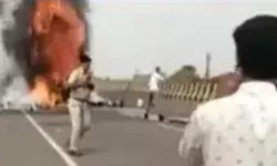 हाईवे पर हादसा- ट्रक से टकराई कर में लगी आग- 6 लोगों की जिंदा जलकर मौत