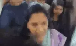 पूर्व CM की बेटी को अदालत ने 23 अप्रैल तक न्यायिक हिरासत में भेजा पूर्व CM की बेटी को अदालत ने 23 अप्रैल तक न्यायिक हिरासत में भेजा