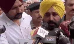 बोले सीएम- केजरीवाल को जेल में ऐसे ट्रीट कर रहे जैसे वह आतंकवादी हो बोले सीएम- केजरीवाल को जेल में ऐसे ट्रीट कर रहे जैसे वह आतंकवादी हो