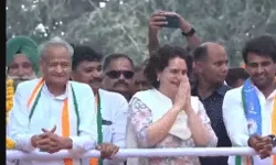 रोड शो में प्रियंका गांधी ने हाथ जोड़कर किया अभिवादन- पब्लिक ने...