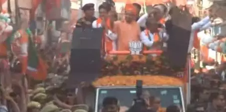 CM योगी का रोड शो बना आकर्षण का केंद्र- BJP प्रत्याशी को..