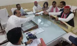 अखिलेश के साथ डिंपल ने मैनपुरी से दाखिल किया पर्चा- चार सेट... अखिलेश के साथ डिंपल ने मैनपुरी से दाखिल किया पर्चा- चार सेट...