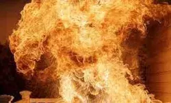 पटाखा फैक्ट्री में ब्लॉस्ट- खूब हुए धमाके- दो कर्मचारी बुरी तरह झुलसे पटाखा फैक्ट्री में ब्लॉस्ट- खूब हुए धमाके- दो कर्मचारी बुरी तरह झुलसे