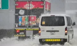 रेगिस्तान में जलजला- डूबा एयरपोर्ट- स्कूल कॉलेज मेट्रो बंद- बाढ़ से...