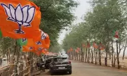 वोटिंग से 2 दिन पहले BJP नेता का मर्डर- कुल्हाड़ी से काटा वोटिंग से 2 दिन पहले BJP नेता का मर्डर- कुल्हाड़ी से काटा
