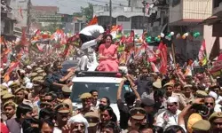 इमरान के लिए वोट मांगने सड़क पर उतरी प्रियंका- कर रही पहला रोड शो इमरान के लिए वोट मांगने सड़क पर उतरी प्रियंका- कर रही पहला रोड शो