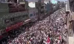 शुरू हुई अजान तो प्रियंका ने रोकी अपनी जुबान- महिलाओं से बोली... शुरू हुई अजान तो प्रियंका ने रोकी अपनी जुबान- महिलाओं से बोली...