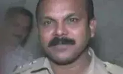 स्टेडियम के पास पड़ी मिली रेप के आरोपी पुलिस कर्मी की लाश
