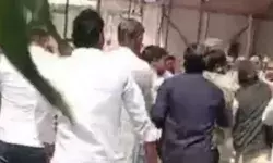 चुनावी रैली मे राज्यमंत्री के करीबी को रालोदियों ने दौड़ा दौड़ाकर पीटा चुनावी रैली मे राज्यमंत्री के करीबी को रालोदियों ने दौड़ा दौड़ाकर पीटा