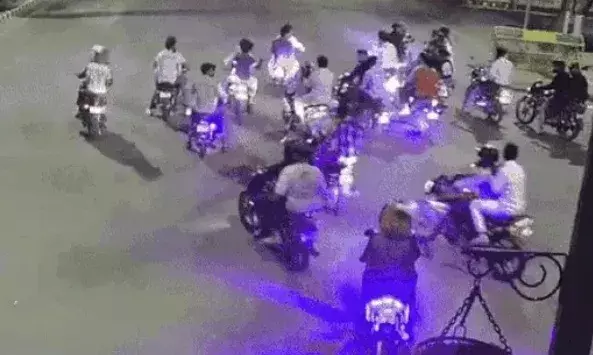 रील बनाने को सड़क पर उतरे बाईकर्स को पुलिस ने ऐसे दिखाई हवालात