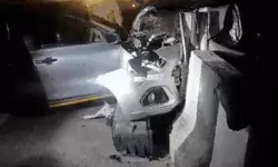 नेशनल हाईवे पर डिवाइडर से टकराकर पलटी कार- 2 मासूम समेत 4 की मौत