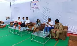 डीएम SSP ने ब्रीफ कर पोलिंग पार्टियों को मतदान केंद्रों पर किया रवाना डीएम SSP ने ब्रीफ कर पोलिंग पार्टियों को मतदान केंद्रों पर किया रवाना