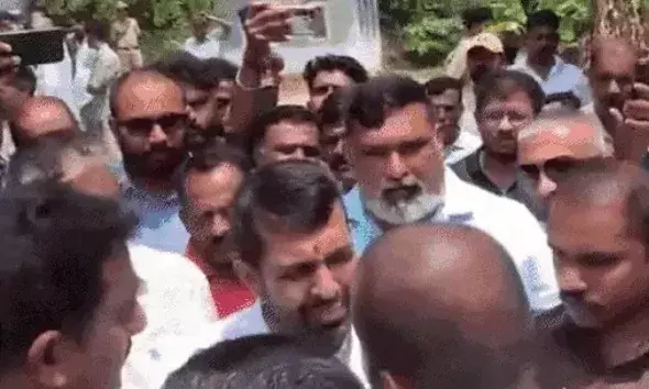 चुनाव कैंपेन के दौरान भाजपा नेता की कार से कुचलकर मौत