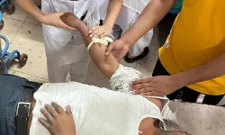 कूच बिहार में वोटिंग को लेकर बवाल- भाजपा टीएमसी में चले पत्थर कूच बिहार में वोटिंग को लेकर बवाल- भाजपा टीएमसी में चले पत्थर