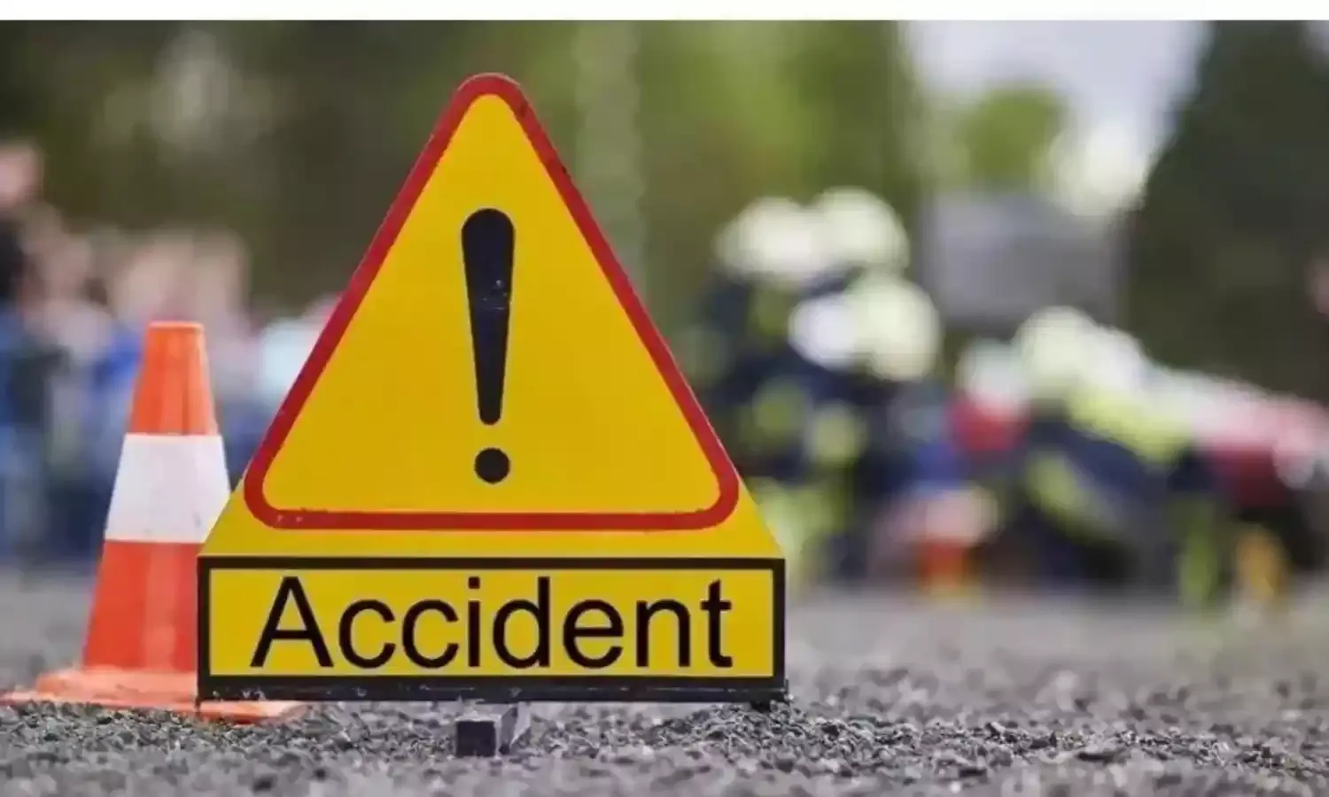 तेज रफ्तार से आ रहे ट्रक ने वैन में मारी टक्कर - नौ लोगों की हुई मौत